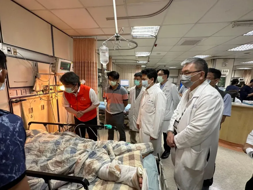 屏東高爾夫球具廠大爆炸/超過百人傷亡　王必勝醫院探視曝：部分傷者傷勢非常嚴重