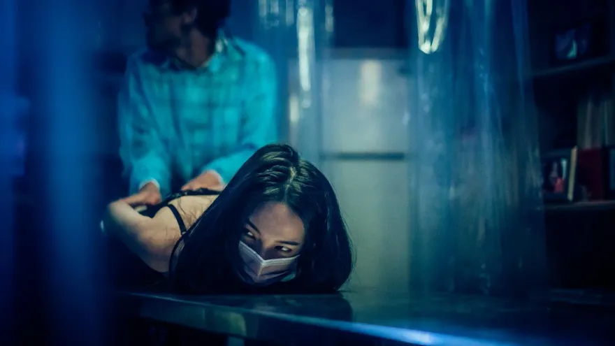 林映唯破尺度穿薄紗內衣跳艷舞！扮性工作者「慘遭綁架」整個人摔出去