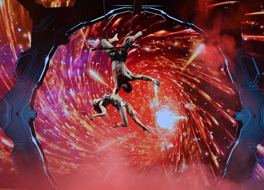 馬戲特技融合冰上特技！開春2大頂尖馬戲團合體登台演出