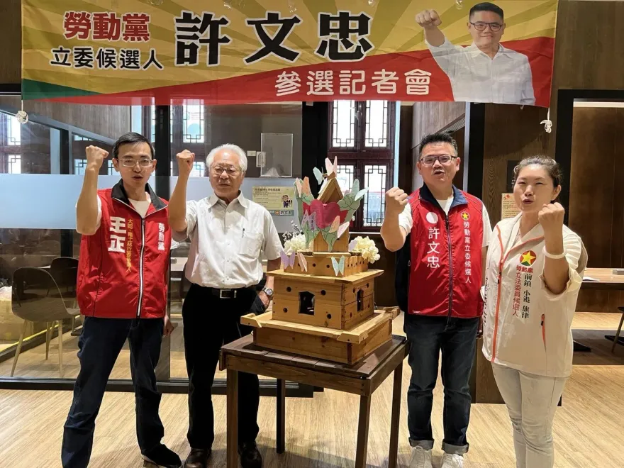 轟民進黨「綠色恐怖」　許文忠聲援中天：還給講真話者自由發言的空間