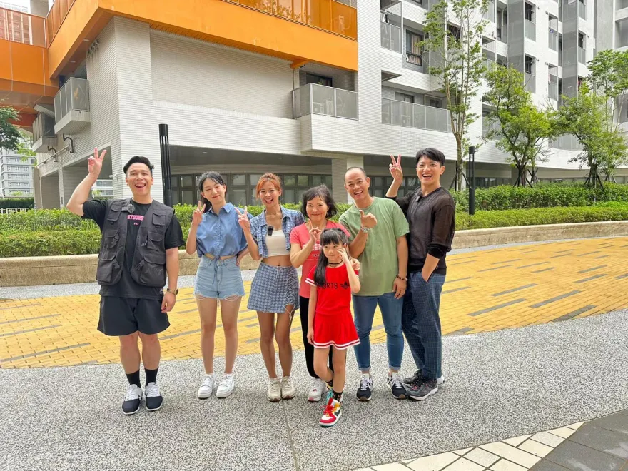 無尊捨棄男人尊嚴讓正妹隊友喝苦茶　與中天型男主播大玩「123木頭人」