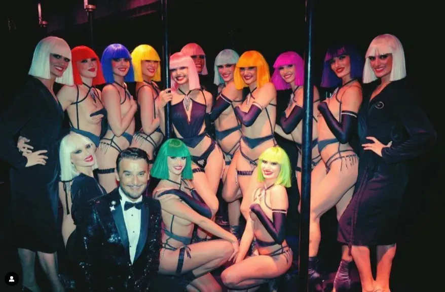 脫到剩內衣、丁字褲！Lisa瘋馬秀初登台15分鐘內容曝　粉絲：看到呆住