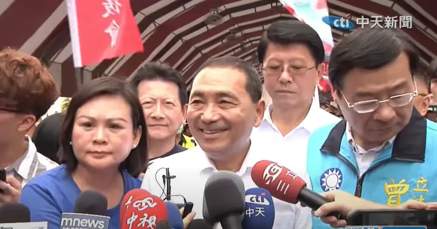 影/和柯文哲同框握手…支持者嗨喊「合吧」！ 侯友宜笑回一句話