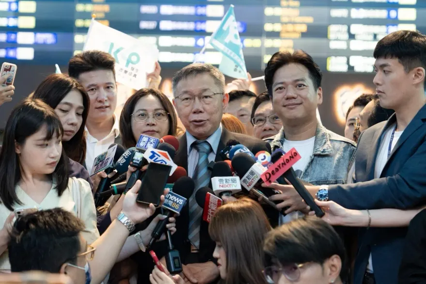 誰是2024藍白合救星？！網友一面倒點名「他」　近7萬人民調跌破眼鏡