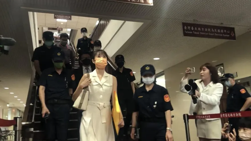 高虹安小編淪貪污被告！台大十三妹王郁文：檢察官曾說溜嘴「上面指示起訴」