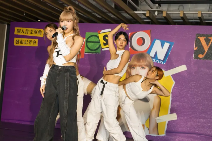 何美遊日返台「發燒上吐下瀉」　硬撐一天緊急入院開刀！