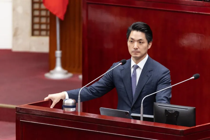 台北大巨蛋內「下小雨」　蔣萬安允諾：即刻處理漏水問題