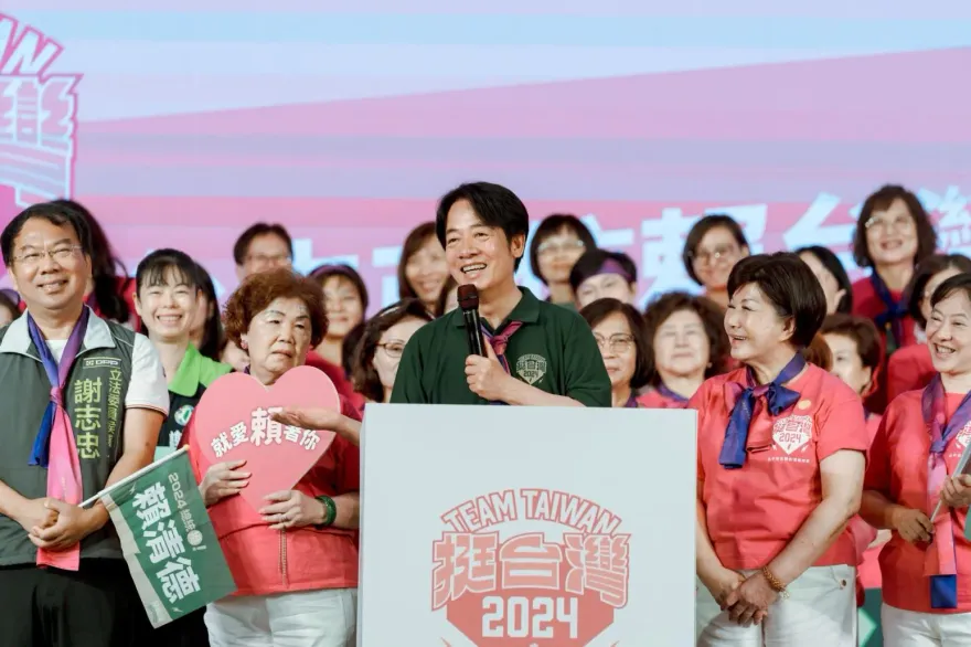 提問賴清德民進黨貪污遭反嗆　女大生發聲了：弊案很多是不正常現象