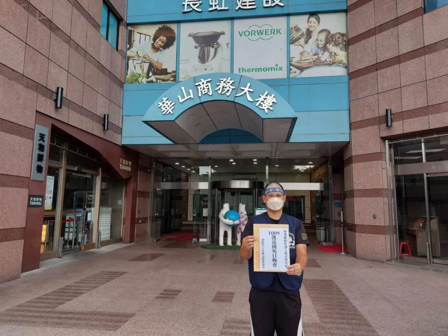 國慶日變國殤日！消防員夜宿凱道抗議　親送邀請函邀賴清德出席