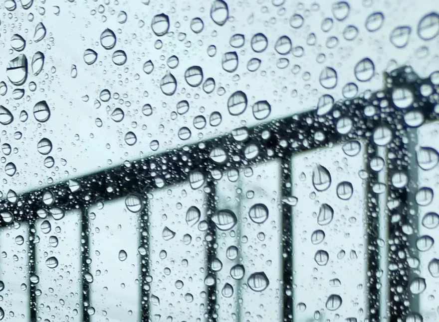 快訊/下班帶傘！東北季風甩雨彈　基隆、新北大雨炸到明晨