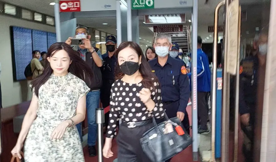 周玉蔻賠錢了！指他「硬上女學生」遭判賠+起訴誹謗　出庭糗認：已付30萬元