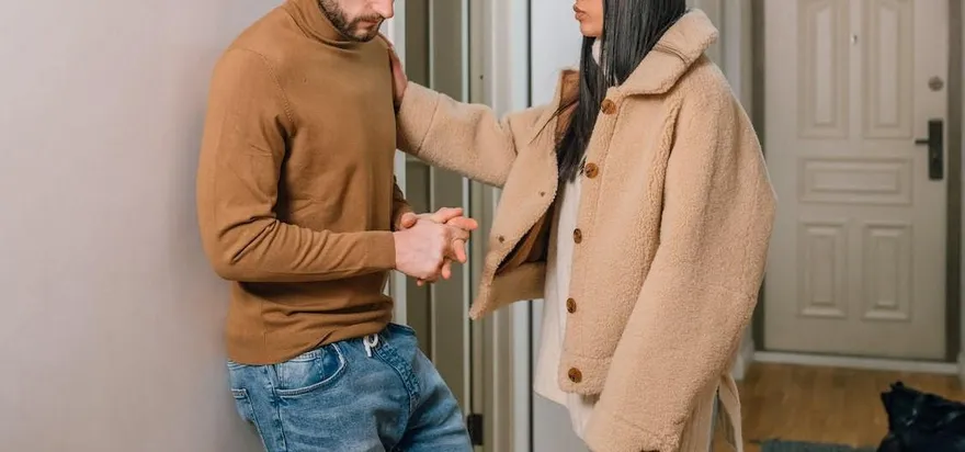 宜蘭警不倫！攜女同事上摩鐵「車裡洩慾」　遭記2小過