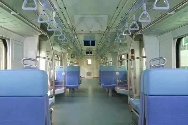 台鐵「電車痴漢」！深夜猛盯落單女「脫褲DIY」　快槍俠鬼扯搔癢