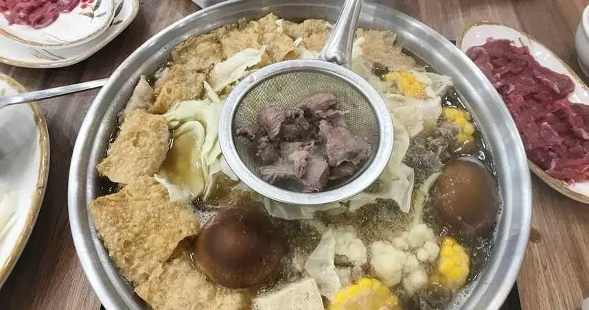 65歲男白色皮屑掉滿床！竟是「愛吃薑母鴨」惹禍　皮膚醫：秋冬進補後遺症