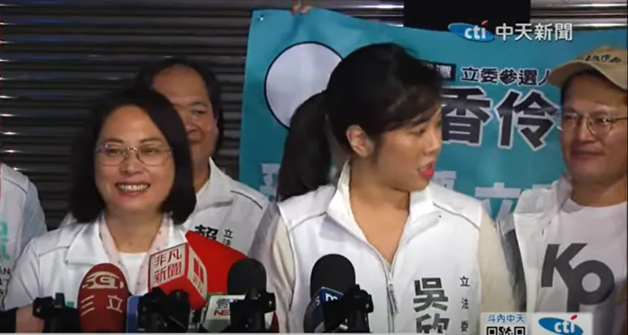 吳欣盈捅馬蜂窩！媒體醞釀晚間聯訪大反擊　民眾黨急派幕僚「戳戳妹」hold住公主
