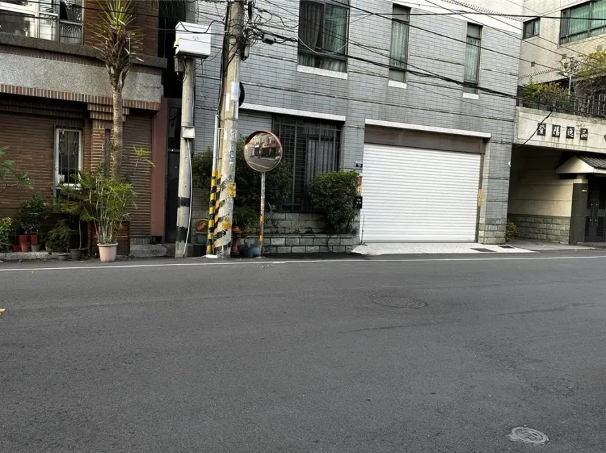 又是檢舉魔人！在家門口停車「收12張紅單」　繳80萬罰鍰還吊牌