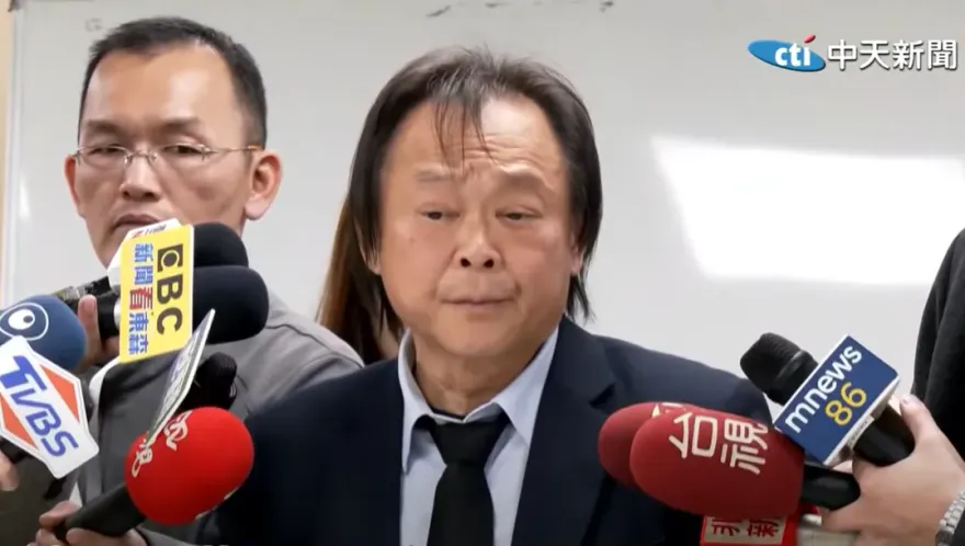 影/被爆送台啤！王世堅失控飆游淑慧「年幼無知」：難道兩串蕉、空手到嗎？