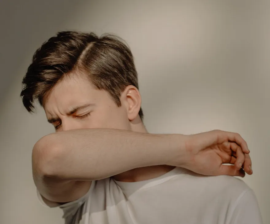 氣溫忽冷忽熱！易引發呼吸道疾病　醫籲：保暖、運動