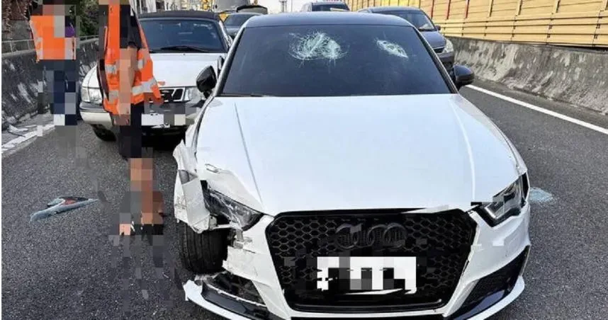 影/國道玩命追車！BMW飆速攔撞奧迪再狂砸　竟無照持毒下場慘