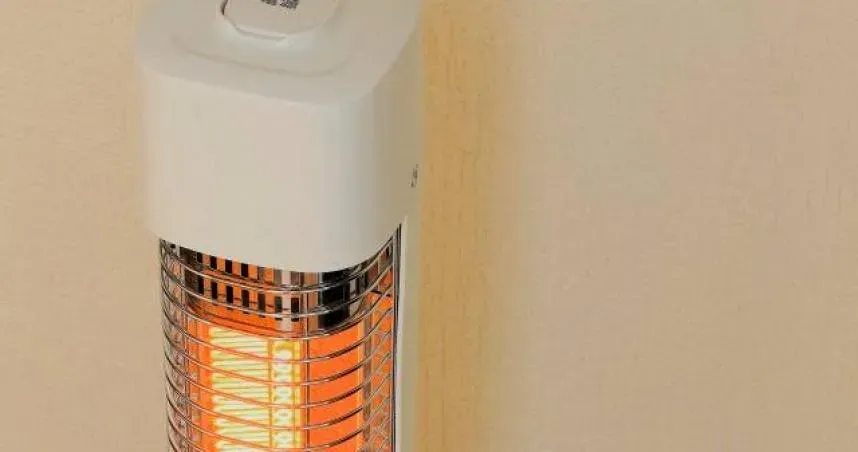 電暖器放「1處」恐引火災！ 　台電授「電暖器3守則」：別跟其他電器共用插座