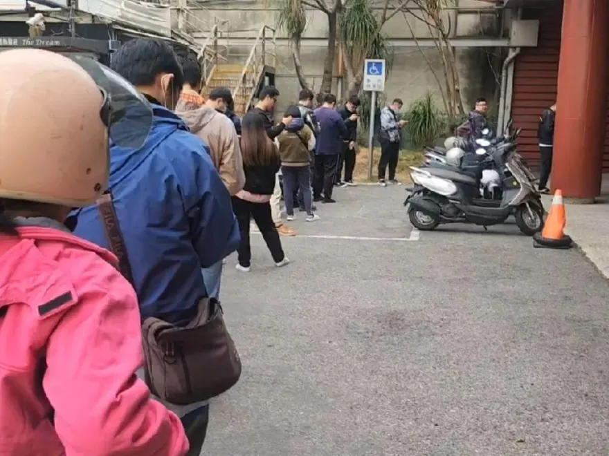影/虎尾白宮影城「元旦熄燈」！電影票僅100元民眾排隊瘋搶