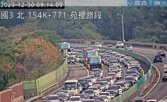 連假第一天！國道「三起重大車禍」回堵13公里　下午6容易塞車路段曝光