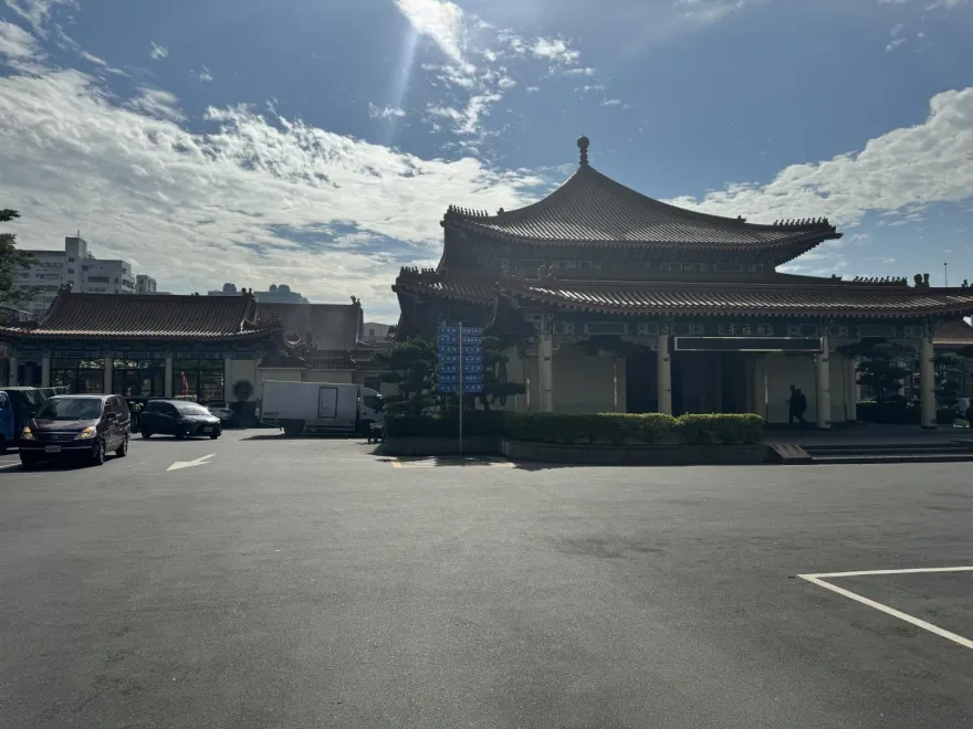 釐清致命原因！遭同學彈簧刀插心奪命國三生已解剖　家屬悲慟領回遺體