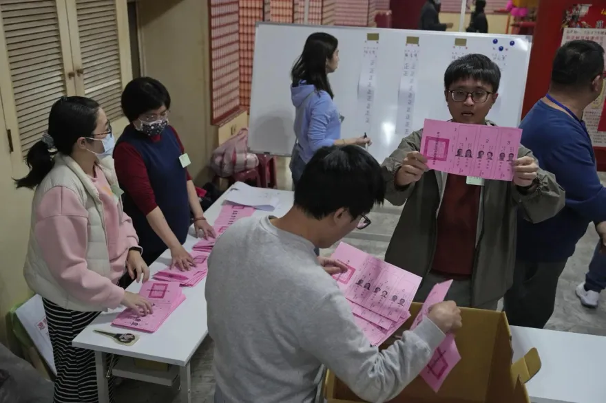 緊盯開票進度！《BBC》、《NHK》、港媒「不斷更新」大選最新得票數