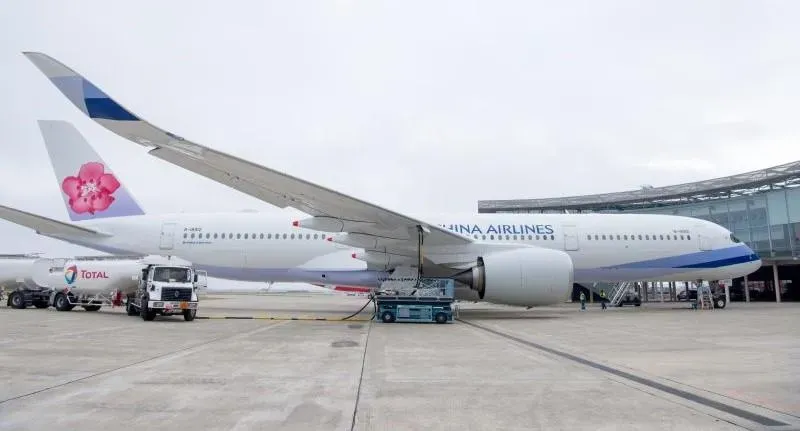 華航飛香港航班突掛「緊急代碼7700」艙壓異常折返　旅客讚：機長很穩