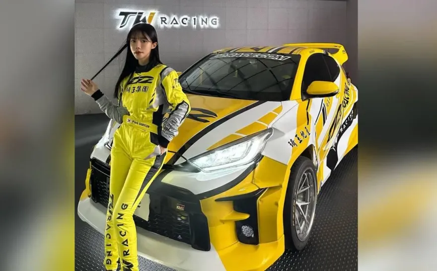 影/賽車版李多慧！韓國甩尾女神封街飄移　台灣粉絲路邊激動示愛