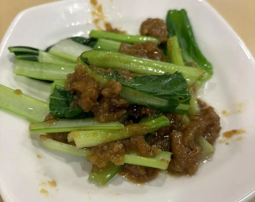 40元燙青菜一口就沒了！他嘆「梗比葉還多」　網炸鍋箭指1連鎖品牌