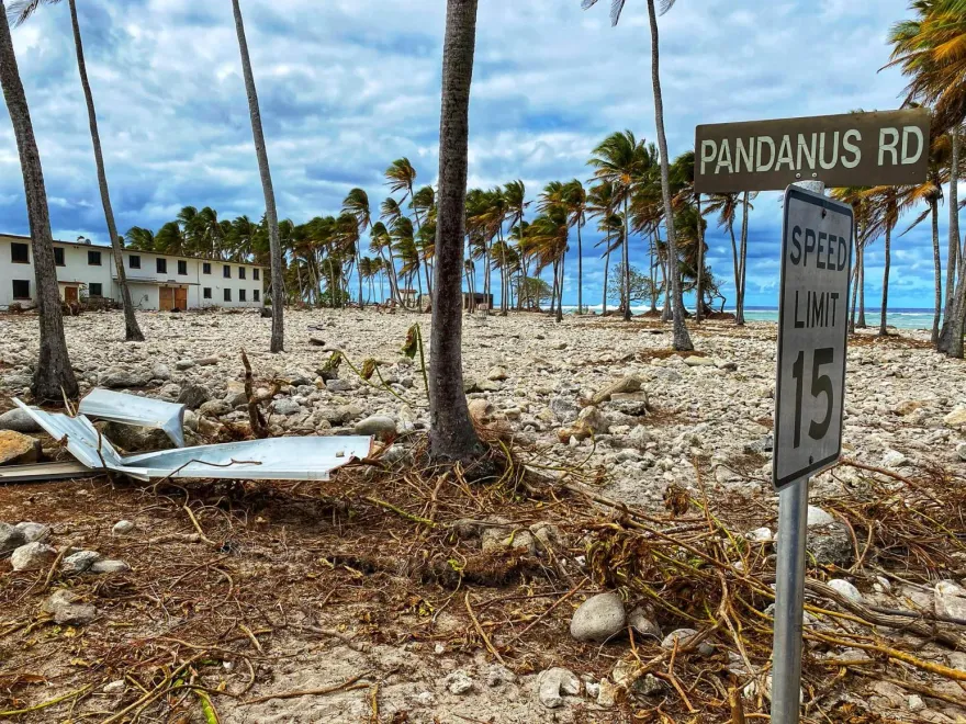美軍基地遭巨浪吞沒　前海軍艦長警醒1事