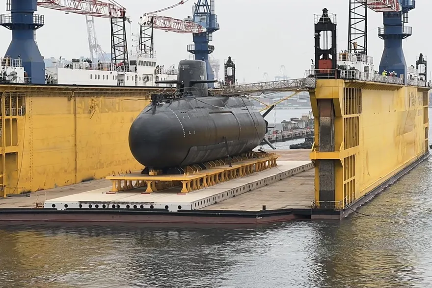 傳海鯤號主機缺裝、下水傾側過大　台船駁斥：不實報導