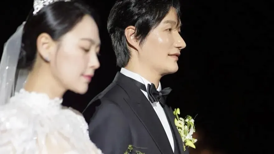 結婚不到1年！《黑暗榮耀》許棟元傳分手美嬌娘　經紀公司證實：離婚了