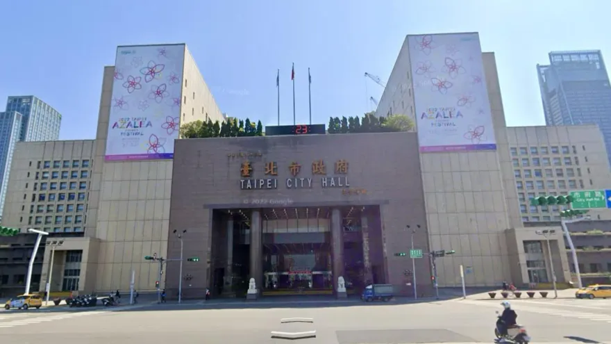 快訊/社會局女科員北市府門口販毒　警逮人搜索辦公室、住處