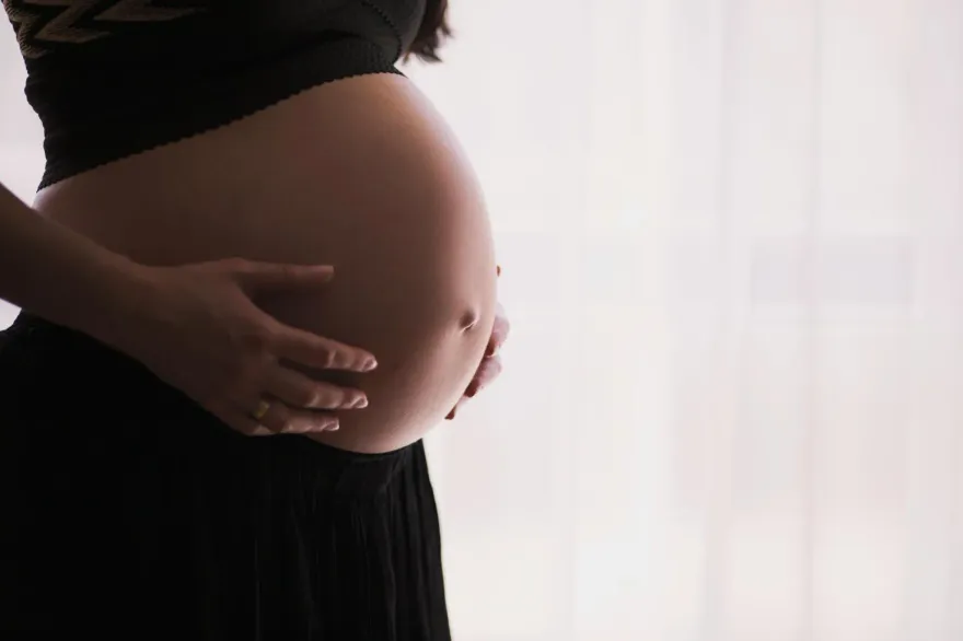 宛如連續劇！情夫死後小三竟用「冷凍胚胎」生子奪產　遭法院駁回