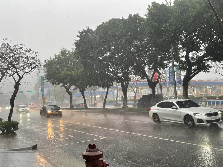 午後變天炸雷雨　氣象署：6/10後熱帶系統逐漸形成