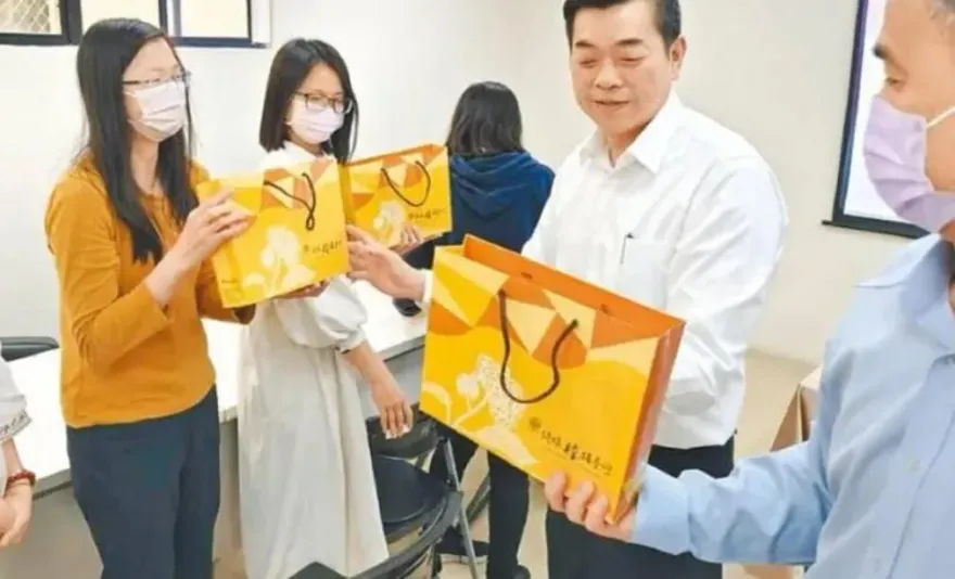 快訊/刑事局警政監林明佐涉6罪行　法院裁定羈押禁見將停職