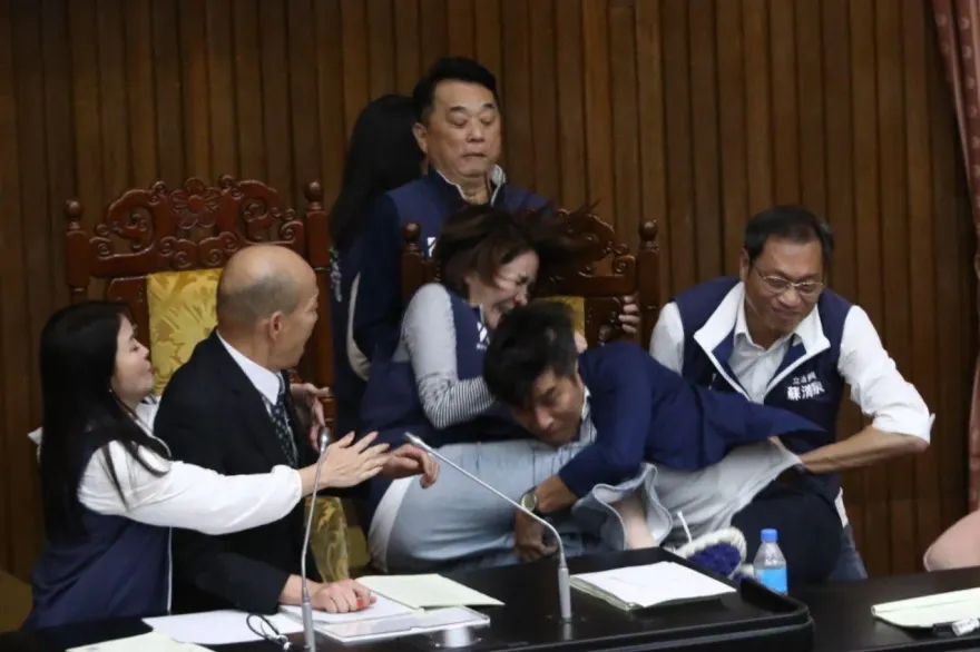 國會上演全武行　羅旺哲嘆：賴清德520全失焦