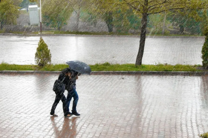 快訊/午後雨彈開炸！台南、高雄、屏東發布大雨特報