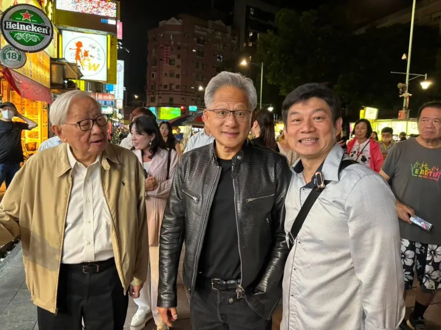 黃仁勳點名「通化夜市阿婆水果攤」　一票網朝聖：老黃認證超越AI