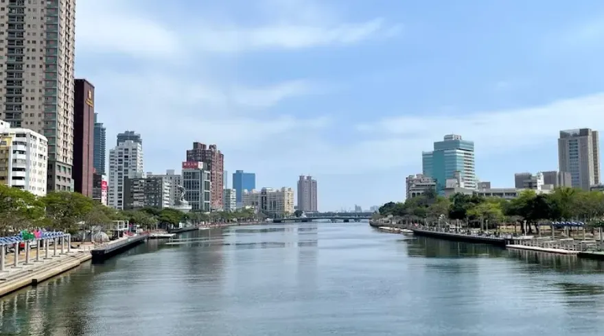 高雄愛河又驚見浮屍！　警消打撈上岸「死因待釐清」