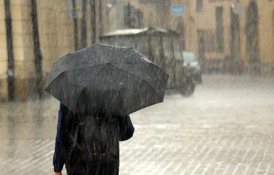 下波冷空氣「非常濕冷」！北部、東半部迎雨彈　有望追雪