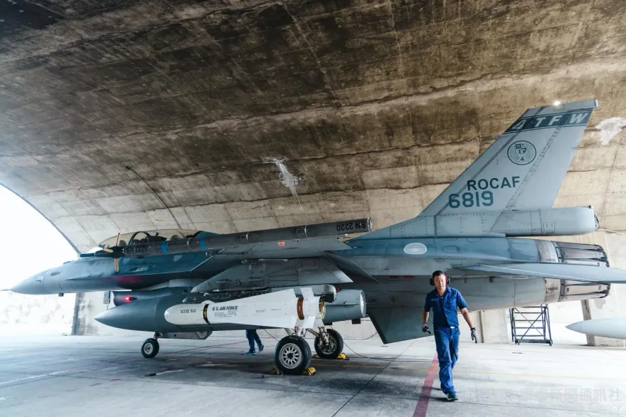 網傳退伍潮 空軍飛官：冒充軍職假訊息