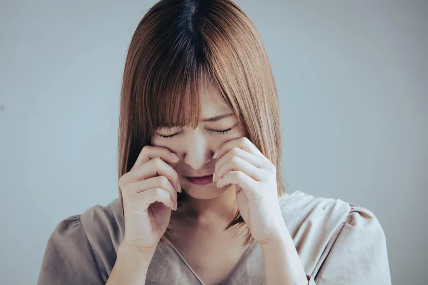 全台首例！23歲女揉眼差點瞎了　1微創手術重見光明