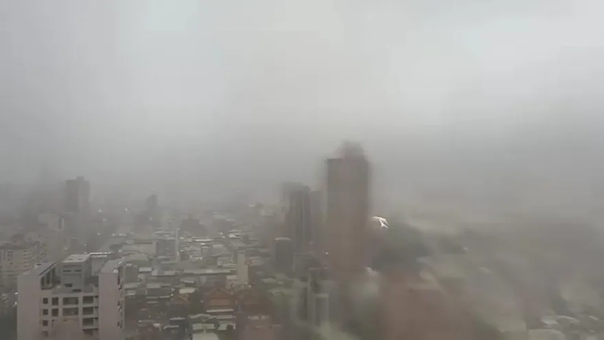 影/這片開聲音！高雄高樓層「風切聲咻整晚」　超大雷雨民眾嚇壞