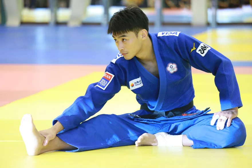 連3屆「銀」恨！楊勇緯亞錦賽不敵巴林好手奪銀牌