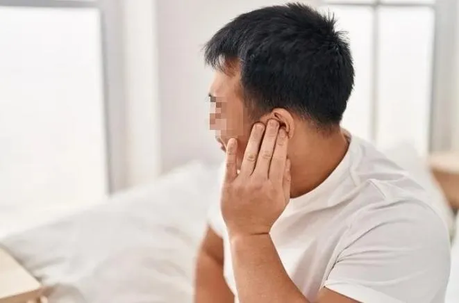 耳朵也有關節炎！咀嚼大笑會痛　醫示警：小心顳顎關節炎
