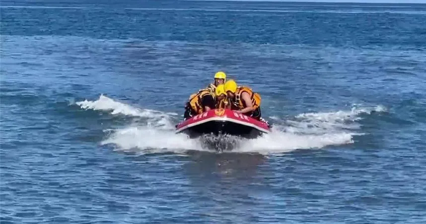 5童沒家長陪同溜海邊玩！2人遭浪捲走　10歲女童宣告不治