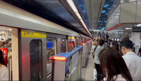 北捷板南線出事　「列車行進中跳電」600人受影響